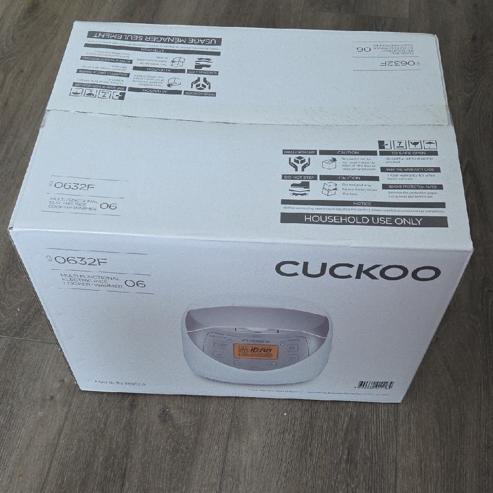 Cuckoo Multifunction Electric Rice Cooker And Warmer In White And Silver